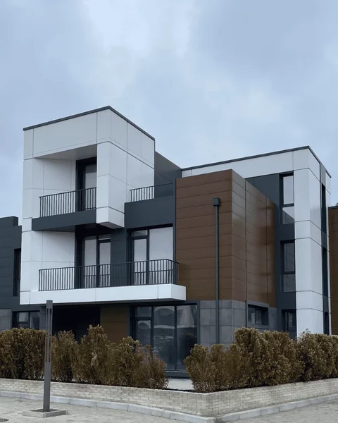 Fatade ventilate si solutii din aluminiu pentru constructii | Alcotek